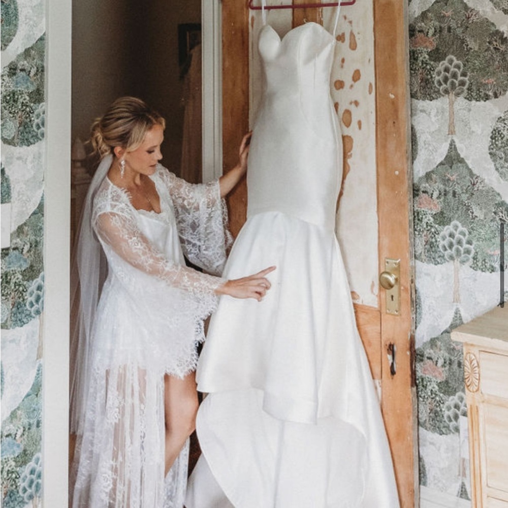 Anne Barge Toddy Wedding Dress Size 2, will accept return if size doesn’t fit